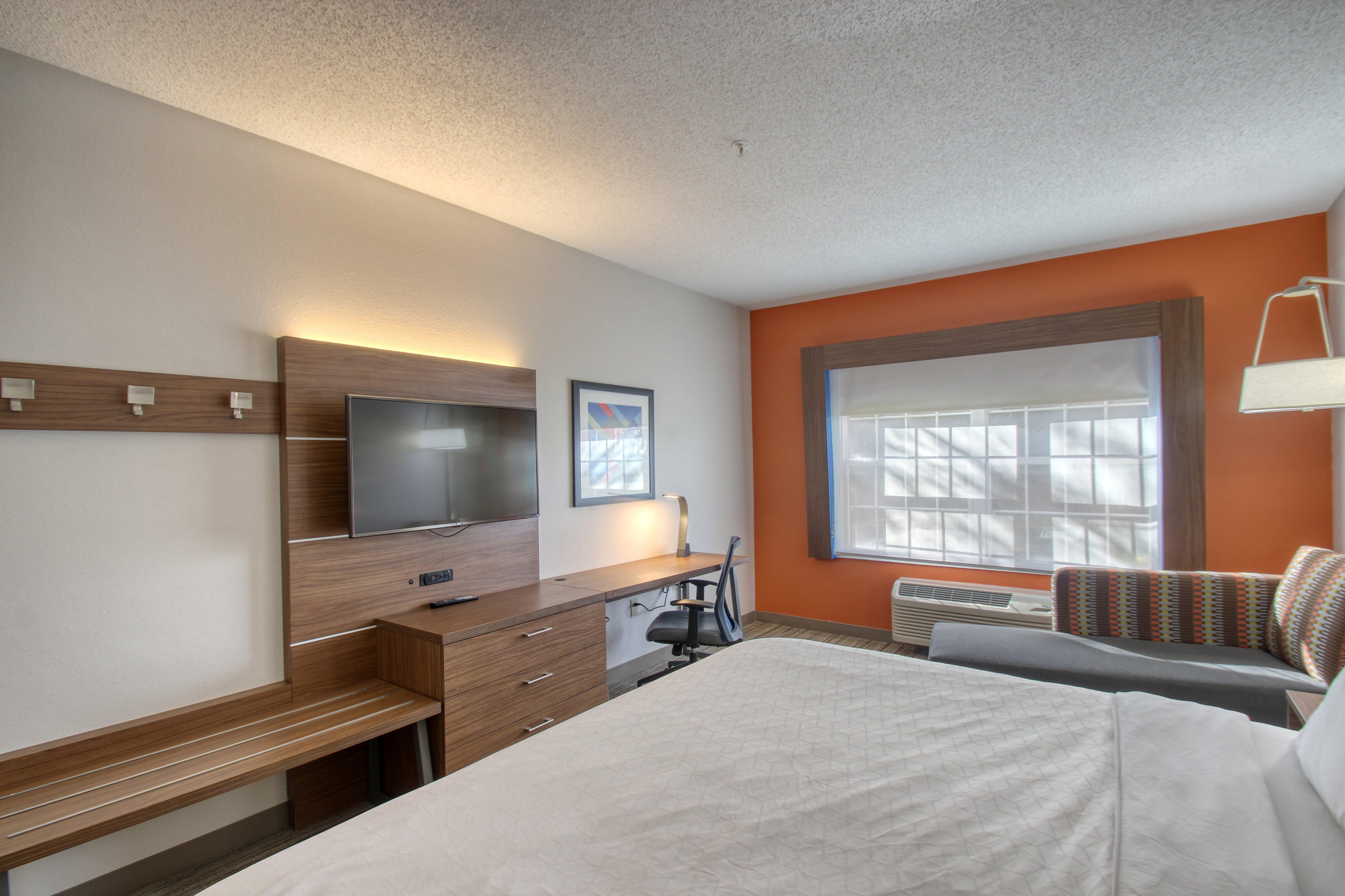 Holiday Inn Express Hotel & Suites Oshkosh - State Route 41 By Ihg Exterior foto