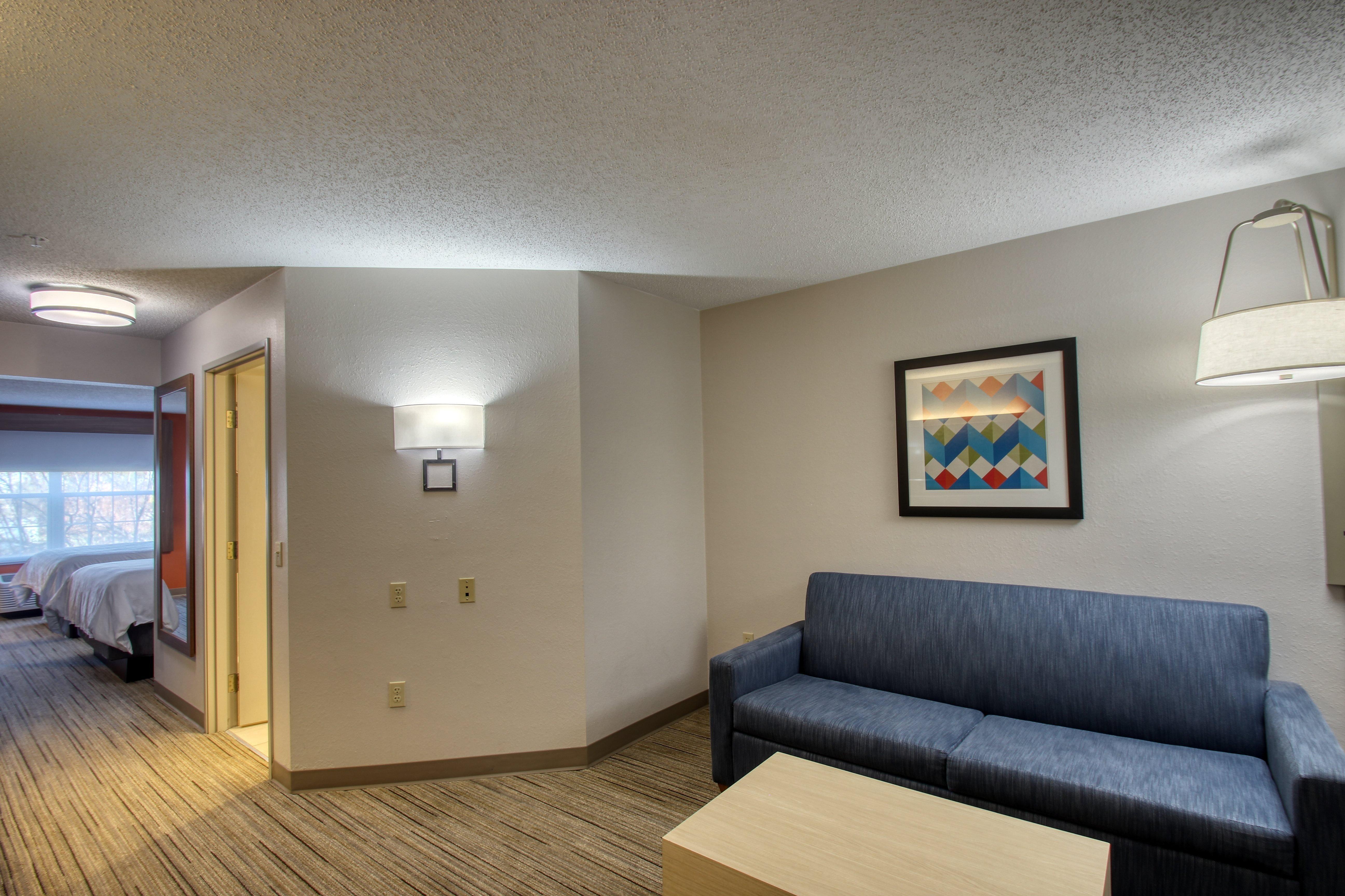 Holiday Inn Express Hotel & Suites Oshkosh - State Route 41 By Ihg Exterior foto