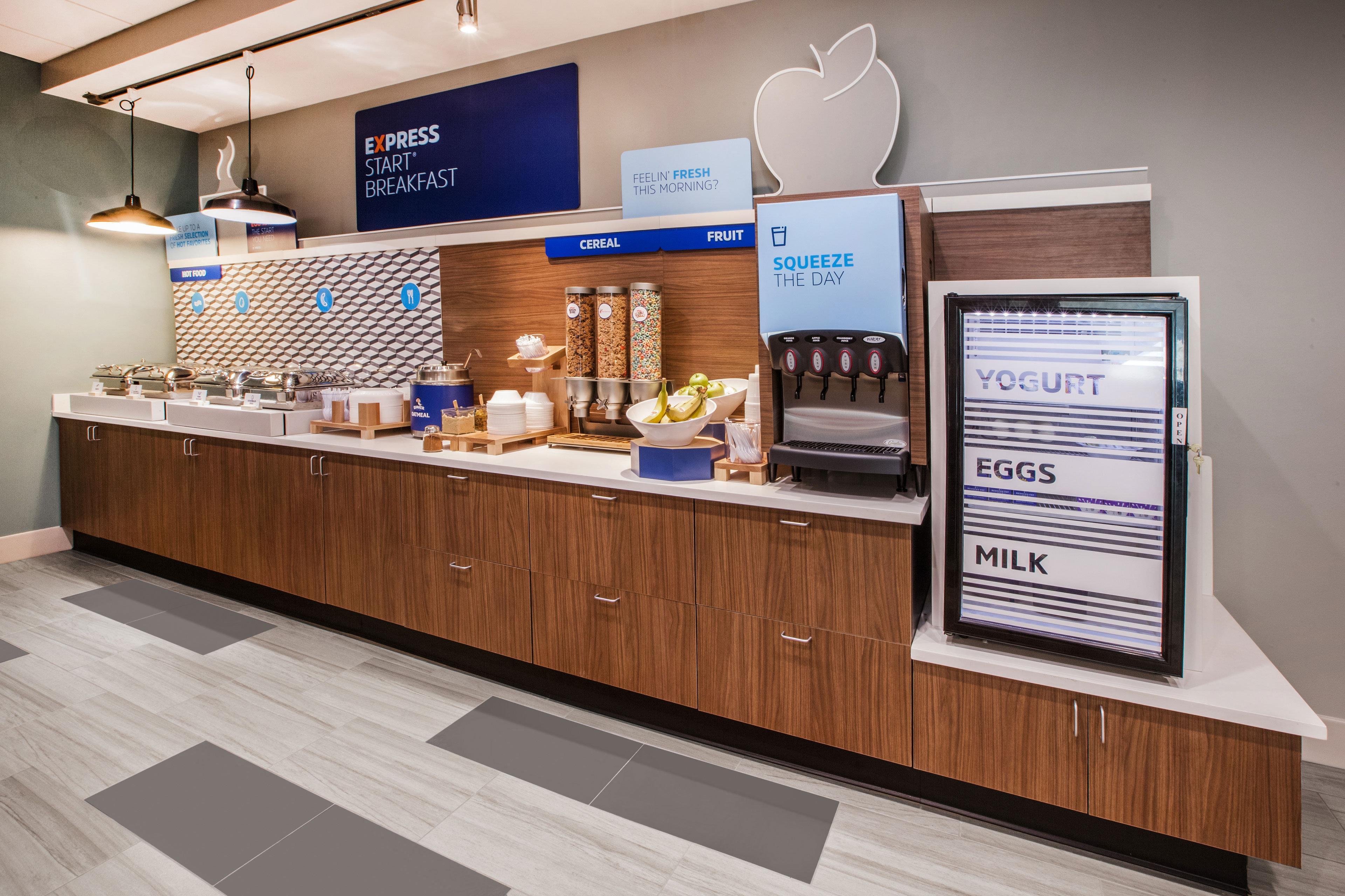 Holiday Inn Express Hotel & Suites Oshkosh - State Route 41 By Ihg Exterior foto