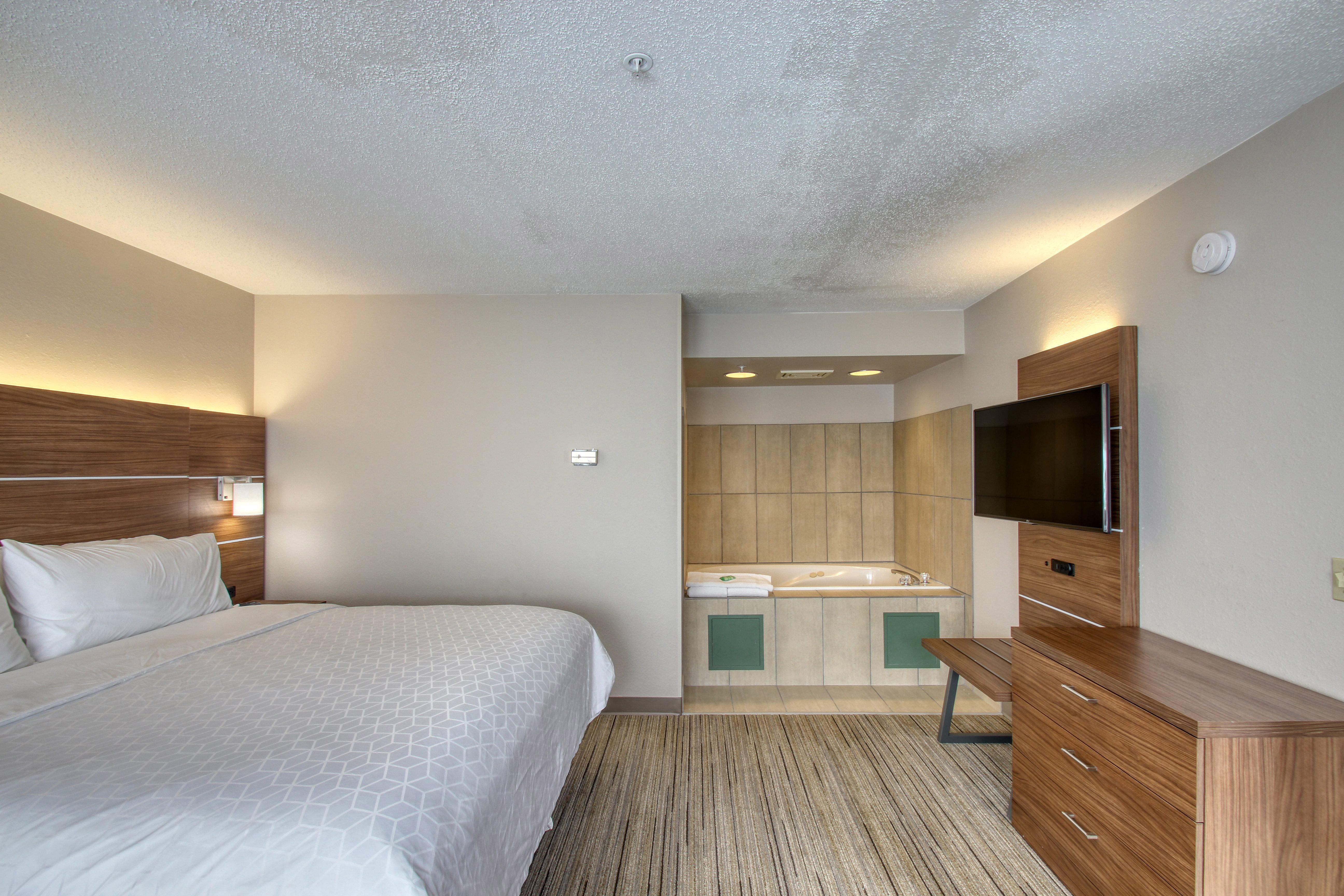 Holiday Inn Express Hotel & Suites Oshkosh - State Route 41 By Ihg Exterior foto