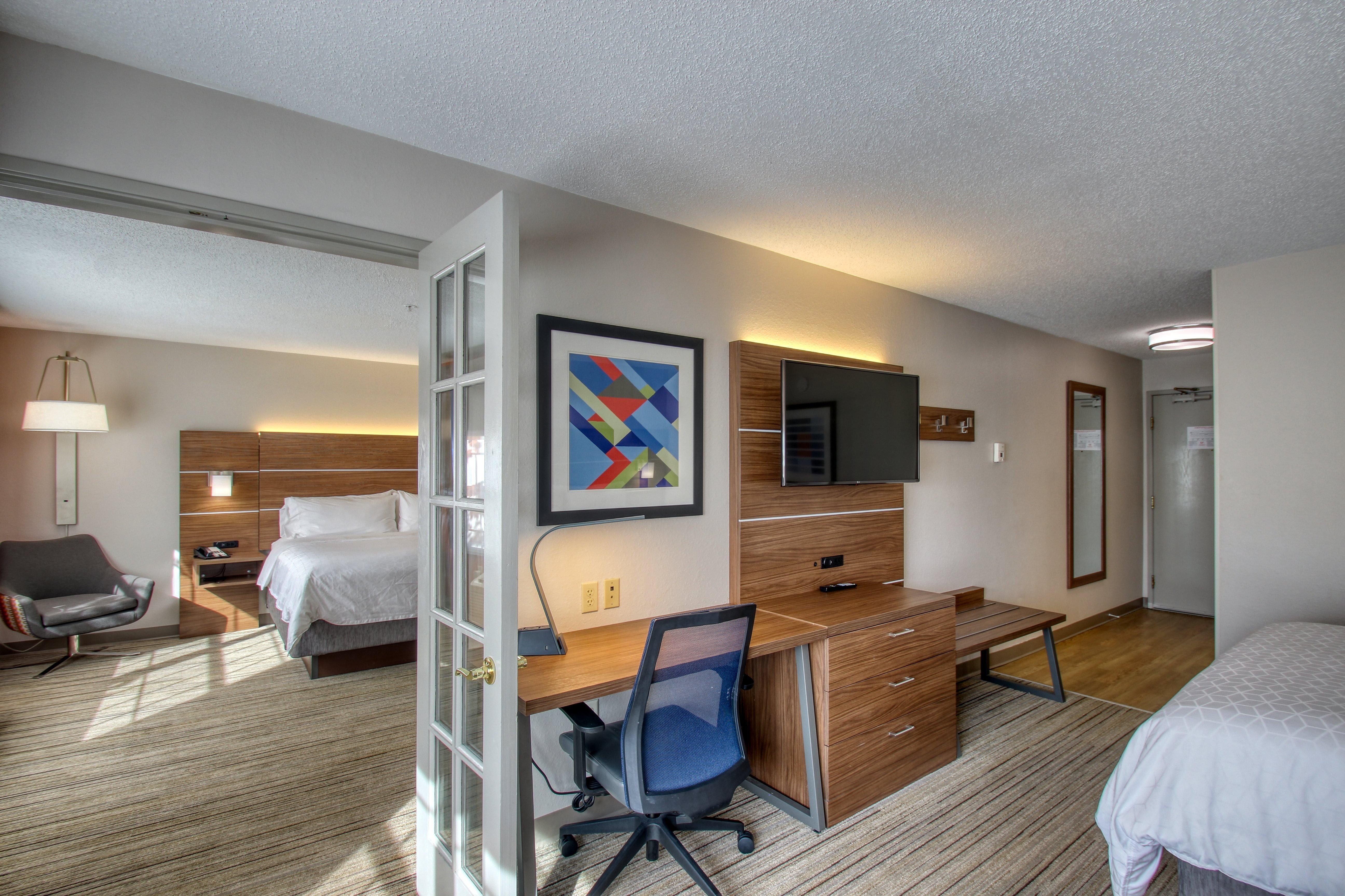 Holiday Inn Express Hotel & Suites Oshkosh - State Route 41 By Ihg Exterior foto