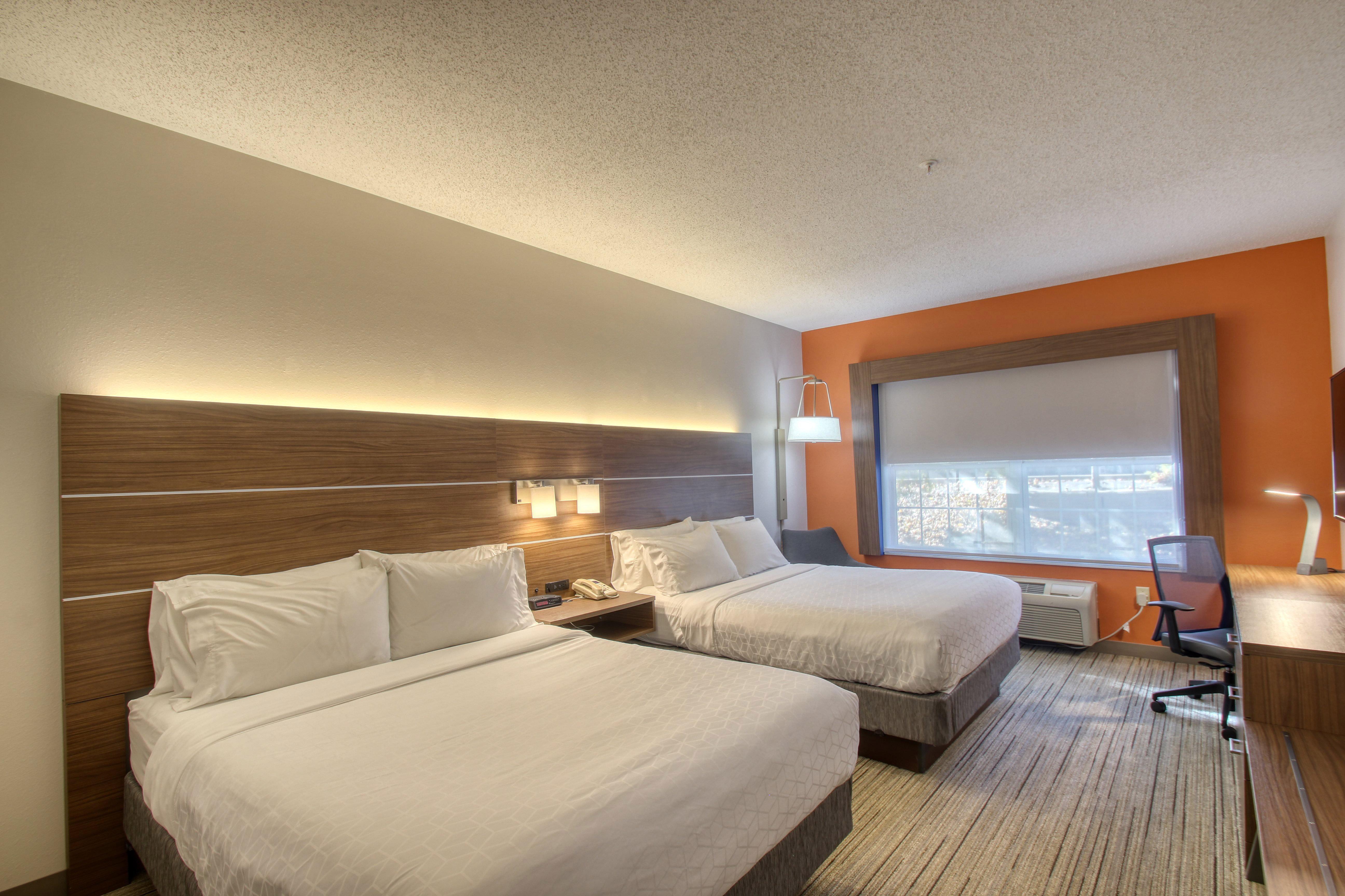 Holiday Inn Express Hotel & Suites Oshkosh - State Route 41 By Ihg Exterior foto