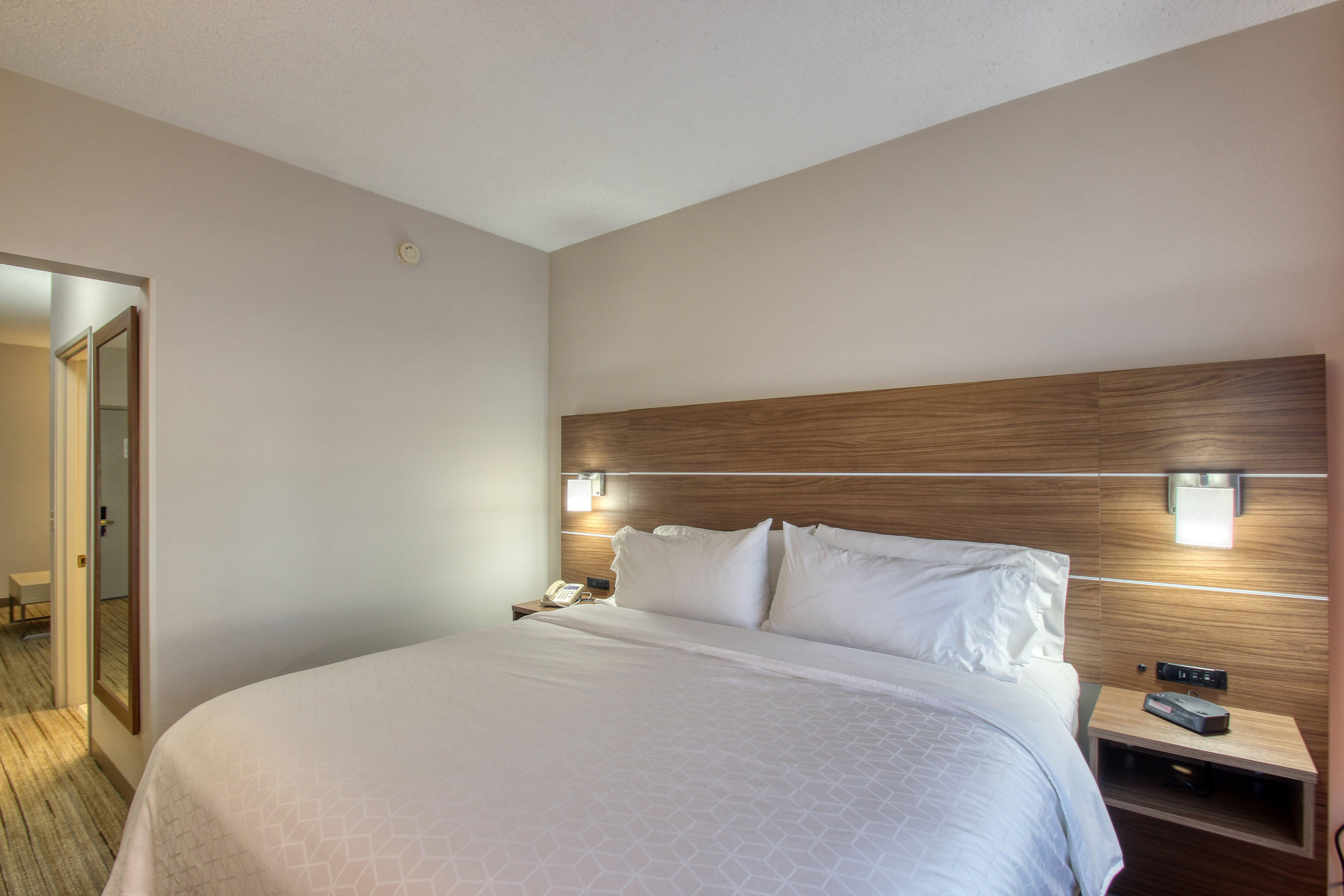 Holiday Inn Express Hotel & Suites Oshkosh - State Route 41 By Ihg Exterior foto