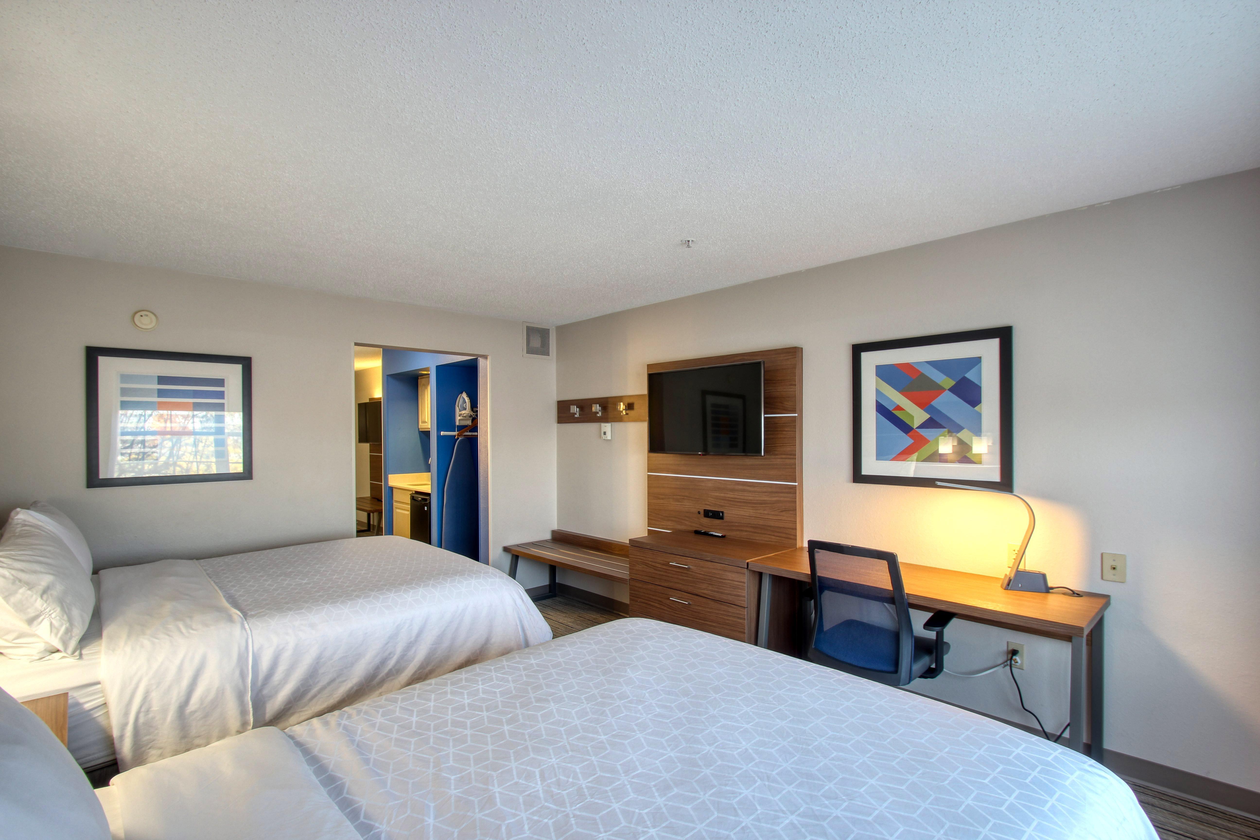 Holiday Inn Express Hotel & Suites Oshkosh - State Route 41 By Ihg Exterior foto