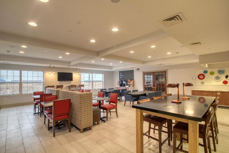 Holiday Inn Express Hotel & Suites Oshkosh - State Route 41 By Ihg Exterior foto